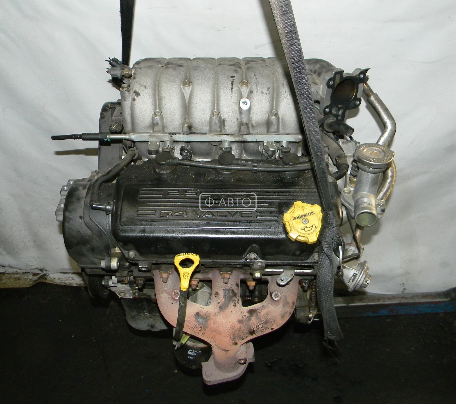 Куплю двигатель без документов. Двигатель Chrysler Cirrus 2.5 6g73. Двигатель Chrysler 2.4. Крайслер Вояджер 2.5 дизель мотор. Chrysler 2.5 двигатель.